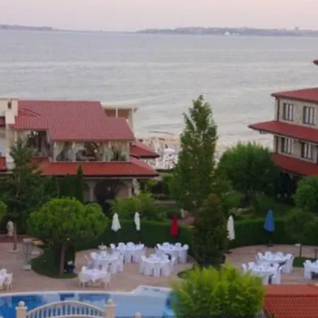 Casa Real B 5-1 アパート